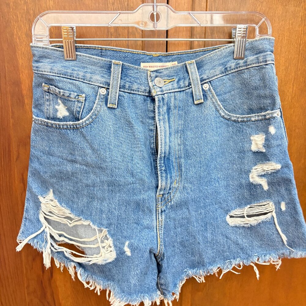 Levi’s High Waisted Mom Shorts Distressed Raw Hem Denim Size 28